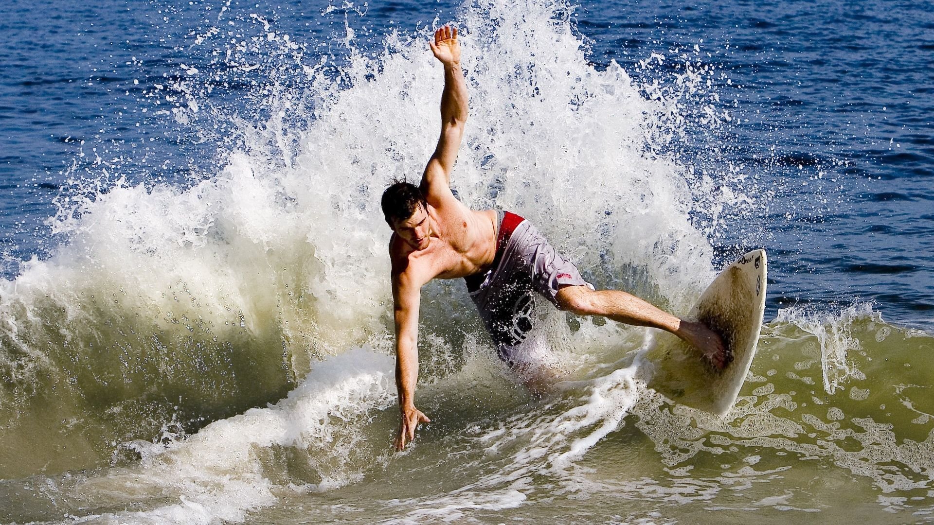 2026年世界游泳锦标赛男子100米自由泳决赛 破纪录大战一触即发